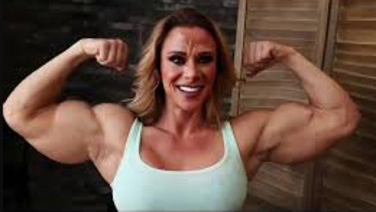 LIVE - Female Bodybuilder (Varied workouts)