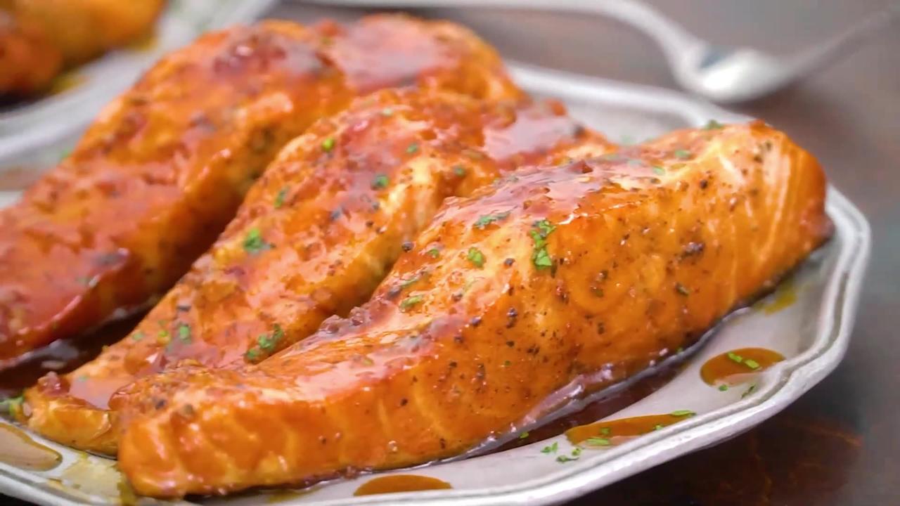 Mouthwatering Honey Garlic Salmon - One Pan Wonder! 🍯🐟 #CookingMadeEasy #FishRecipes
