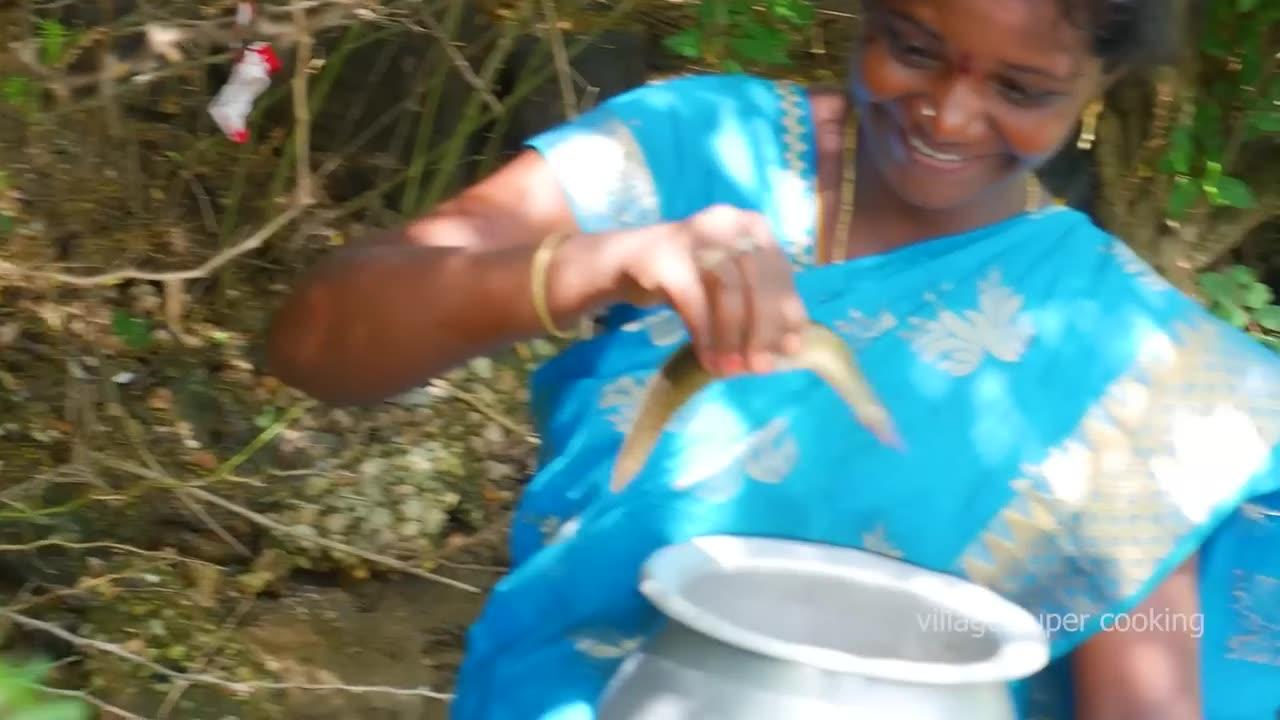 Amazing! Find and Catch Big fish under stone | Unbelievable Fishing | Village Super Cooking