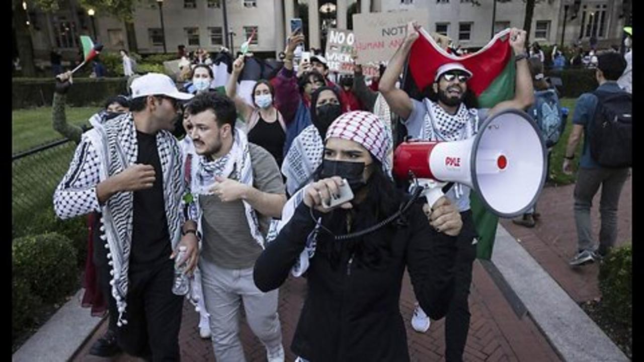 Pro-Hamas Protesters Return to Columbia University, Vow to 'Hold This Line'