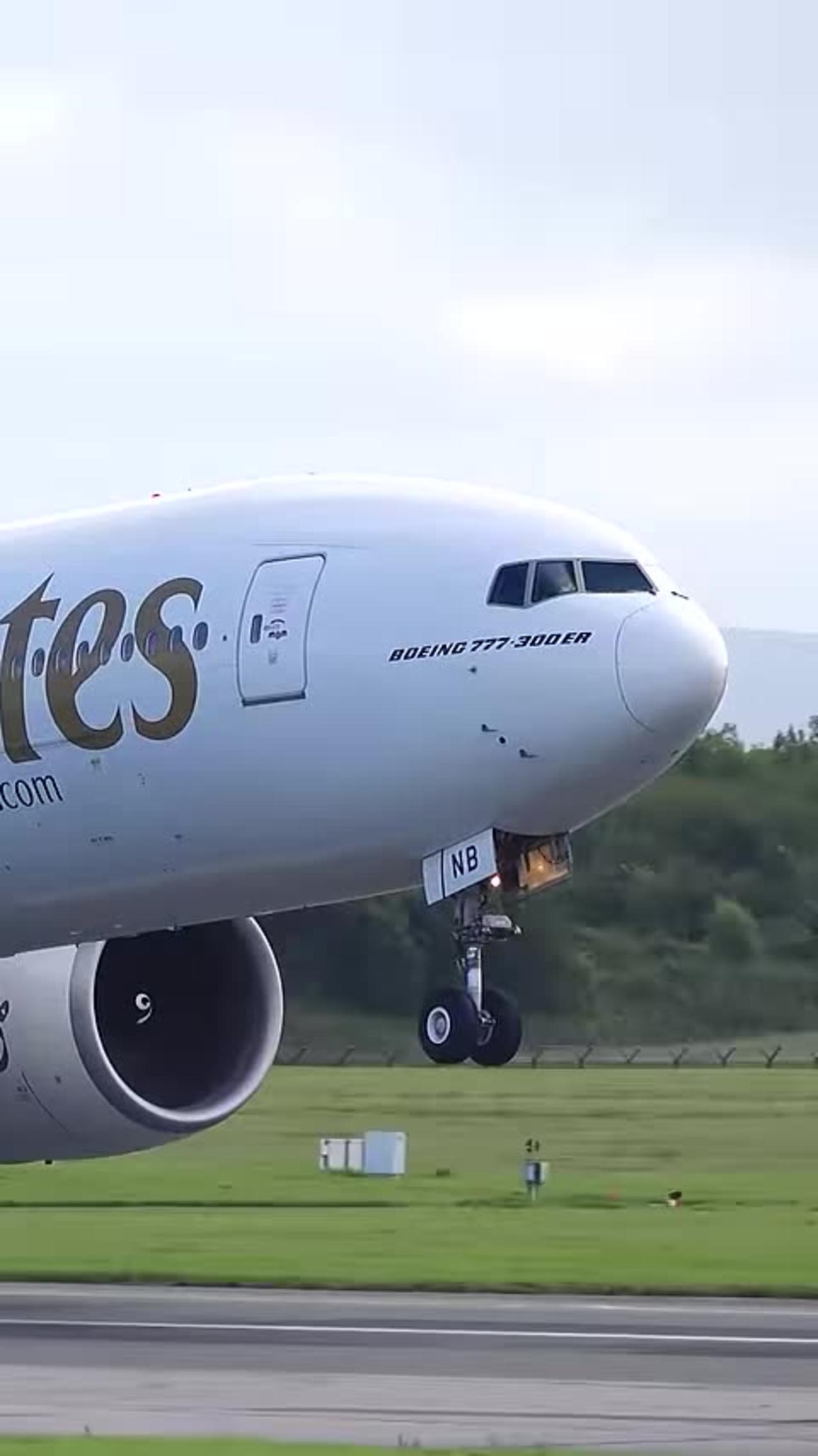 Emirates 777 SUPER Take Off ✈️