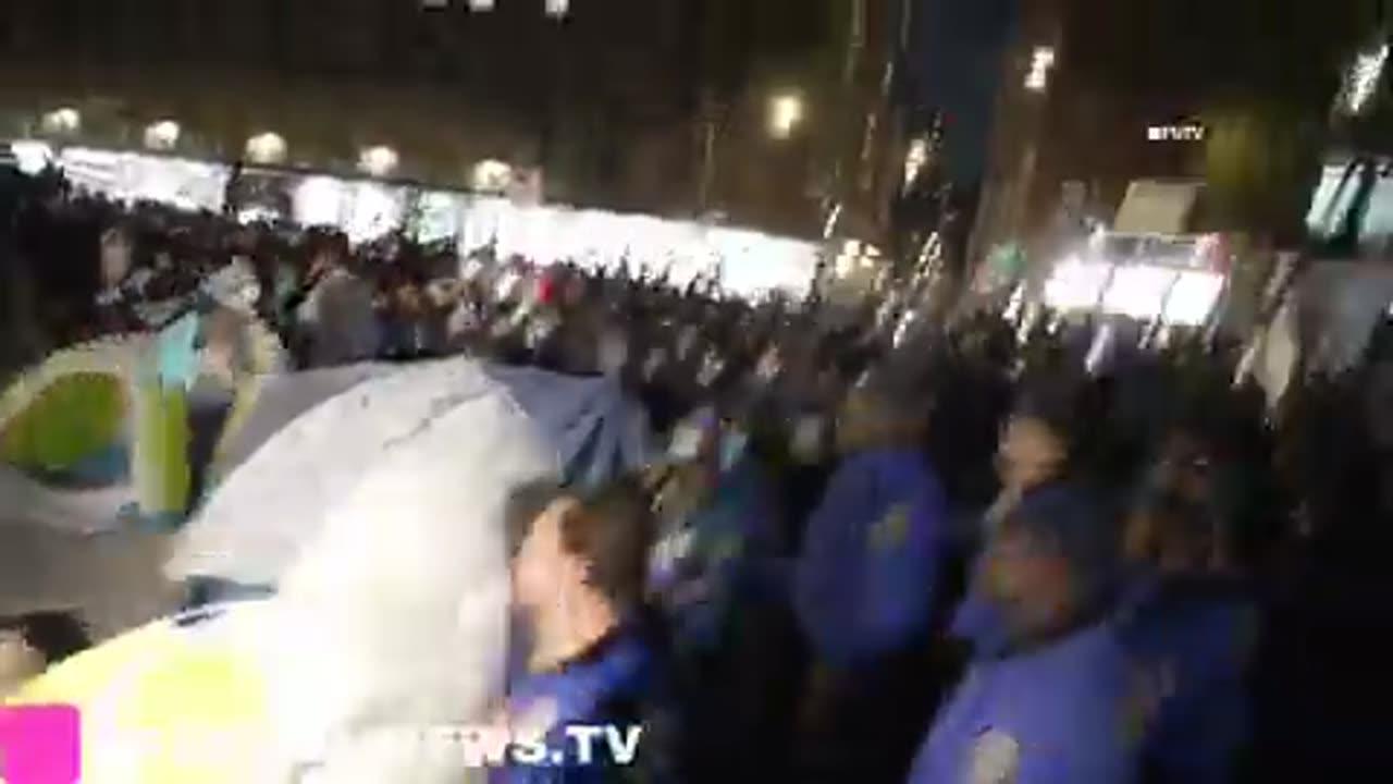Police raid encampment, remove arrests protesters at New York University (NYU)