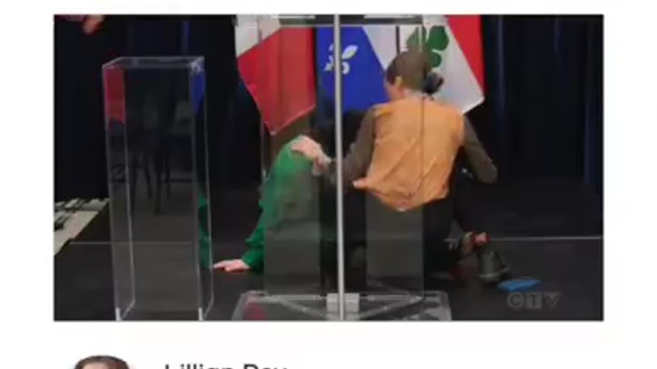 BURMISTRZ MONTREALU VALERIE PLANTE UPADA PODCZAS - One News Page VIDEO