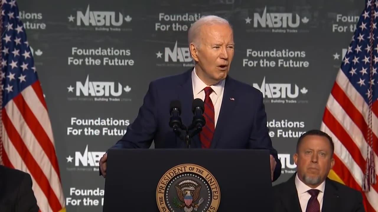 Biden Reads 'Pause' Out Loud Off Teleprompter