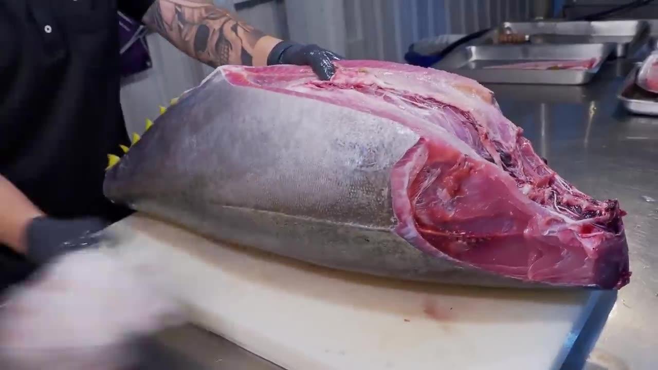 World's Sharpest Tuna Knife！Superb yellowfin Tuna cutting skill
