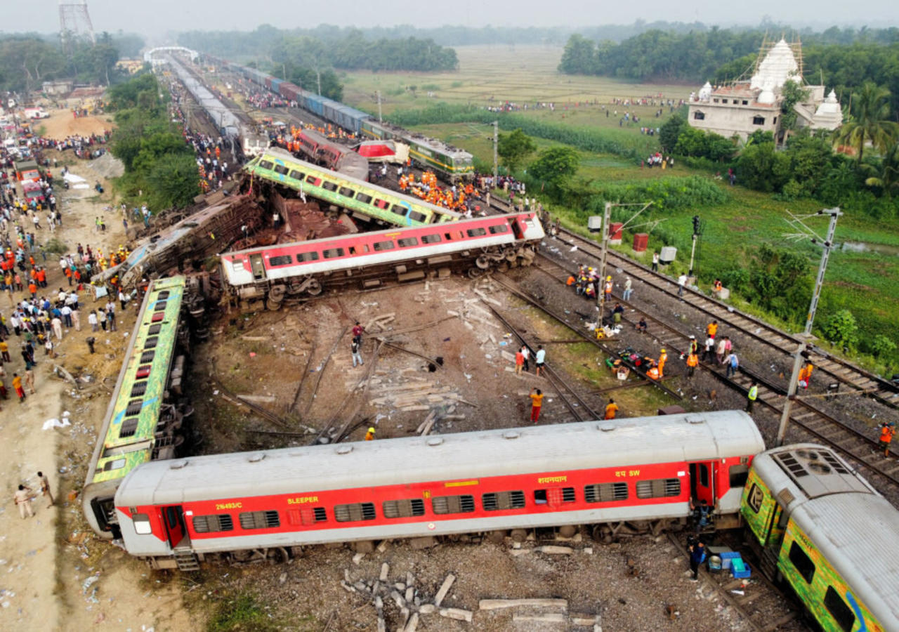 Trains Crush Cars on Railroad 🚆
