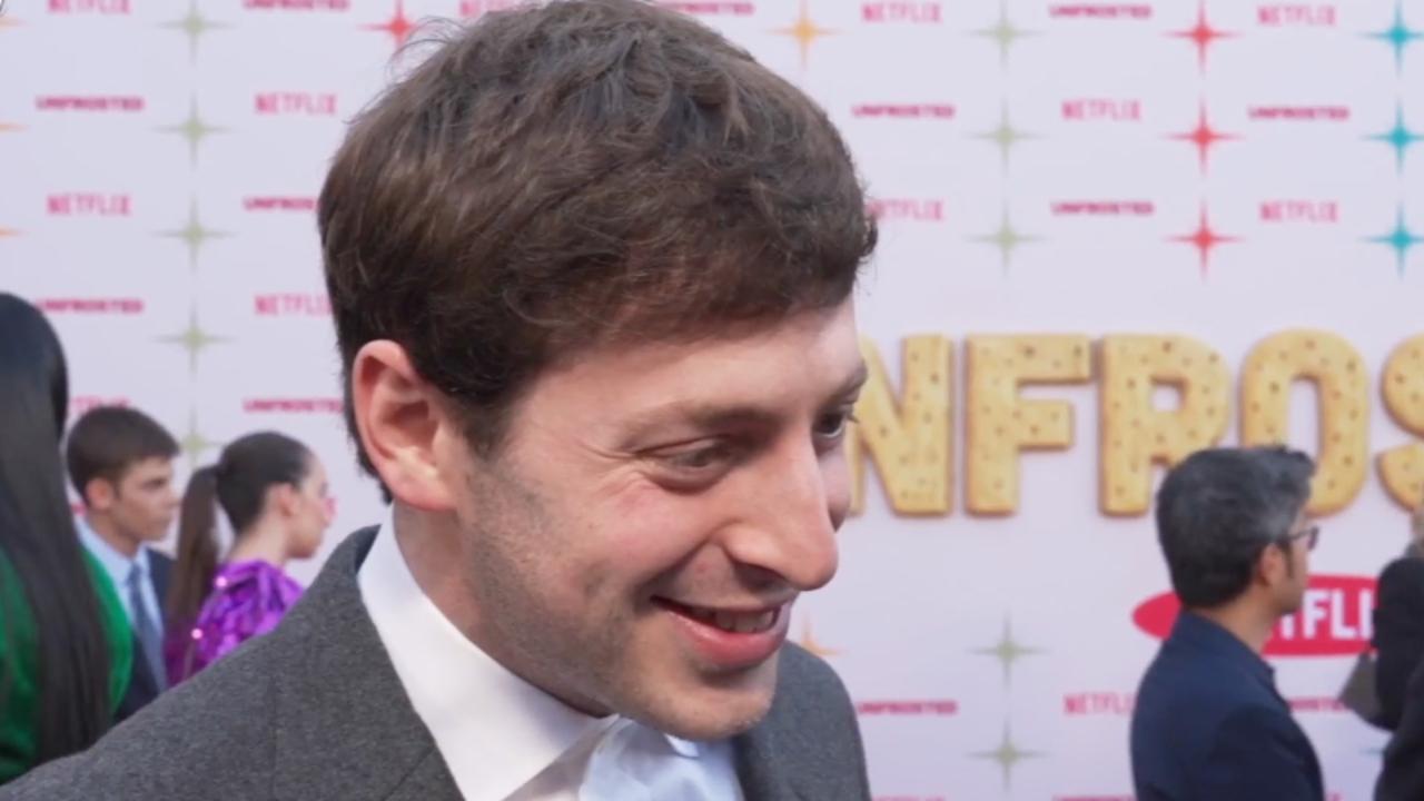 Alex Edelman Dishes on Jerry Seinfeld's Comedy and His 'Attention to Detail' | THR Video