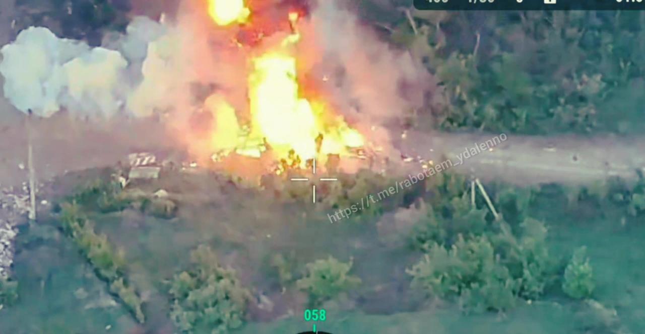 Ukrainian T-64 Tank Explodes in a Massive Fire Ball