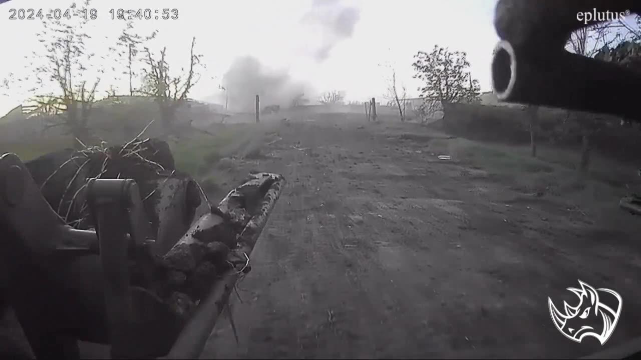 Russian Tank Attacks Ukrainian Positions Near Urozhaine