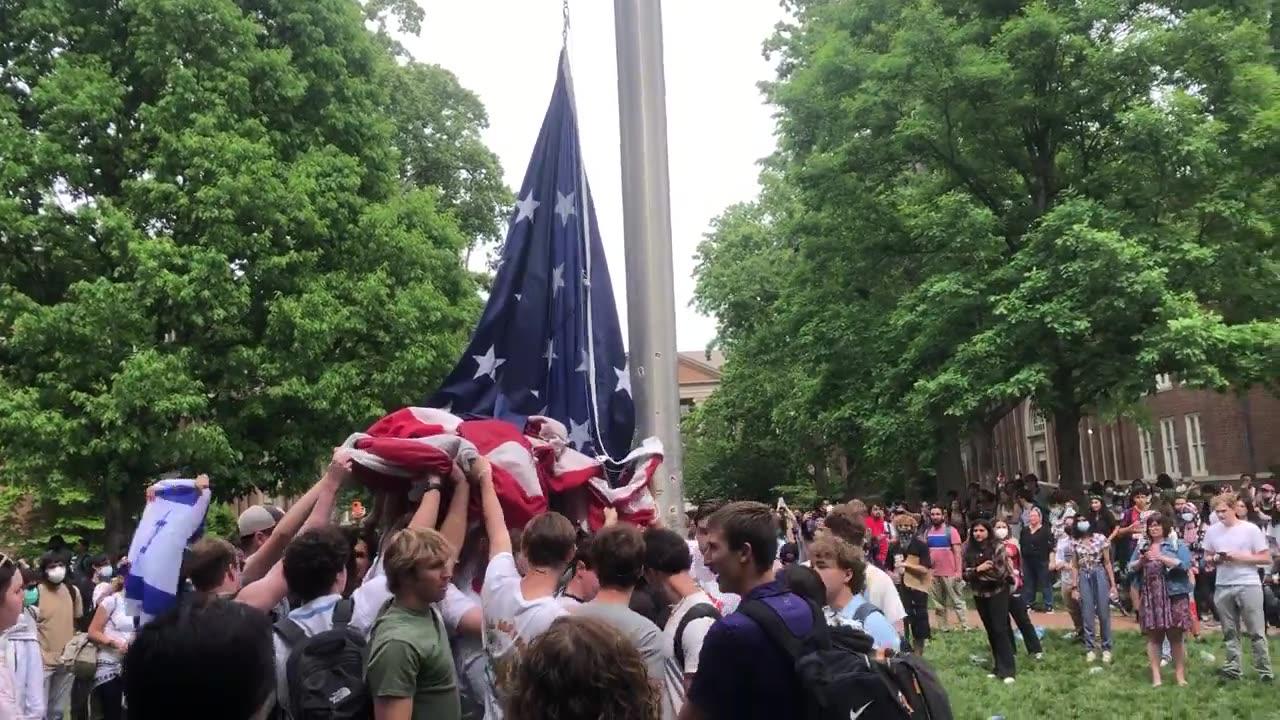 Students Protect US Flag From Hamas Supporters and Commies