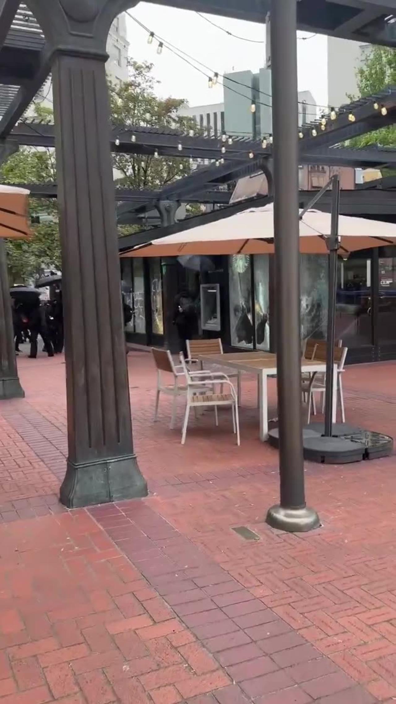 Portland - Antifa destroying a Starbucks