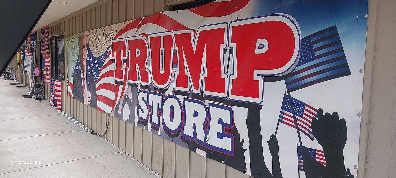 Chit-chat Trump store