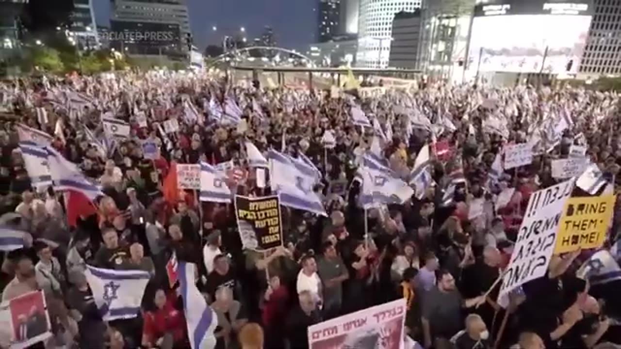 AP-Thousands of Israelis in Tel Aviv demand cease-fire and Netanyahu's resignation