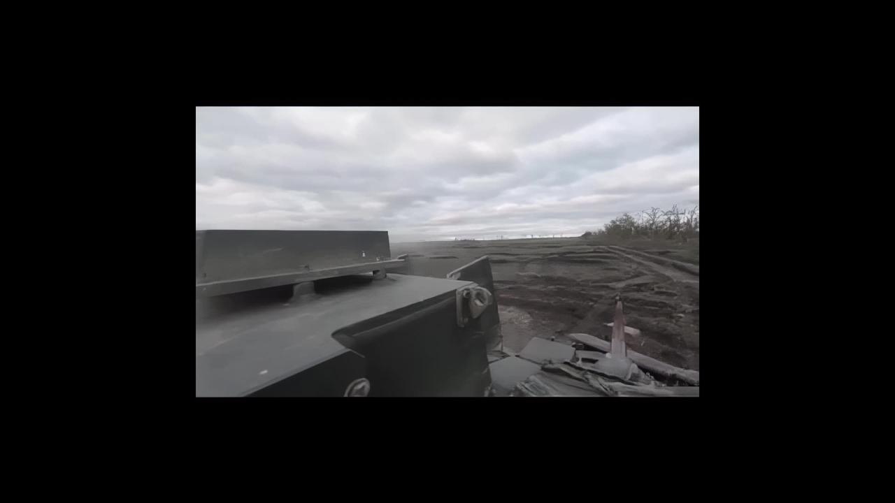 M2A2 ODS-SA Bradley IFV of the 47th Mechanized Brigade firing on Russian infantry