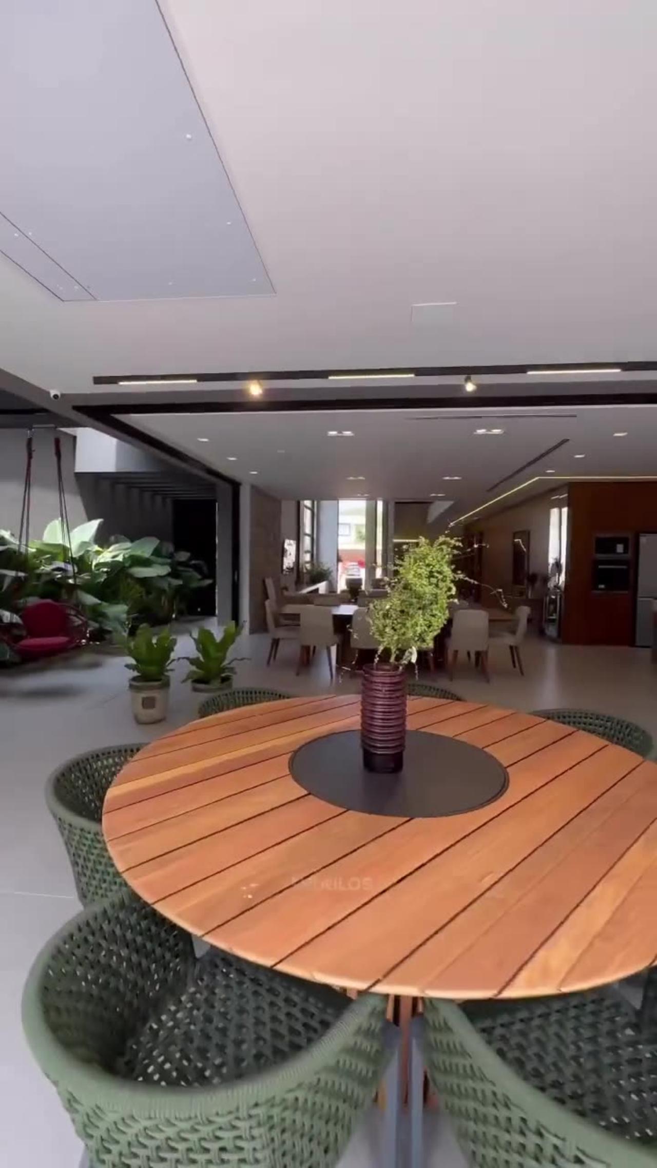 570 m2 inşaat alanına sahip modern villa Video