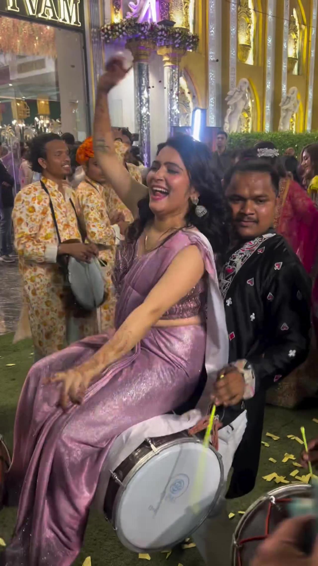 Indian funny girl dance