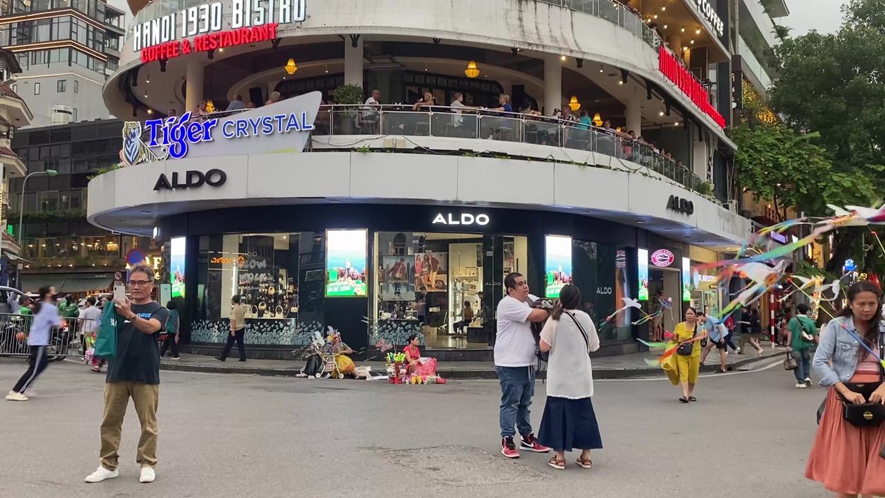 4K - Walking tour - Series exploring HANOI .DAY 1 walking street Hoan Kiem Lake