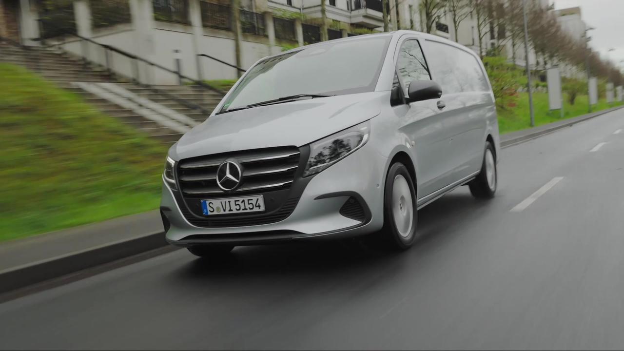 Mercedes-Benz Vito in Hightech silver metallic Driving Video