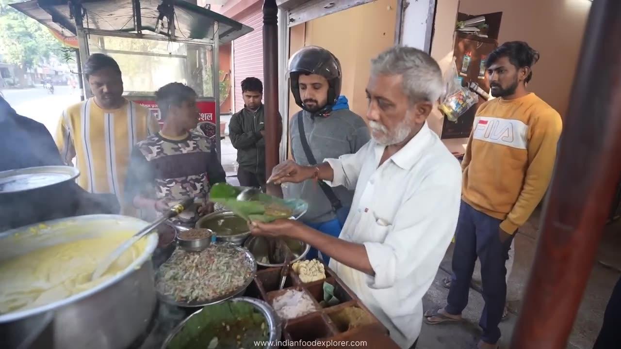 50₹_- Only _ Mangeram ji ki Fire Wale Chole Kulche HARIDWAR _ Dal & Chole Chaat _ Street Food India