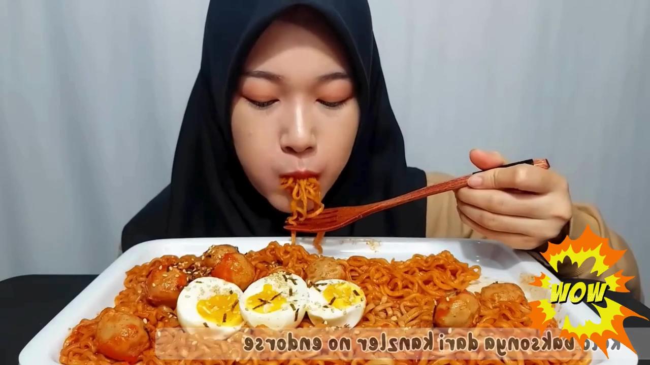 INDULGING IN TWO PACKS OF SAMYANG WITH EGG & - One News Page VIDEO