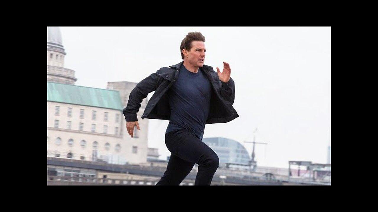 MISSION IMPOSSIBLE: FALLOUT - Rooftop Chase Scene(HD) - Tom Cruise & Henry Cavill