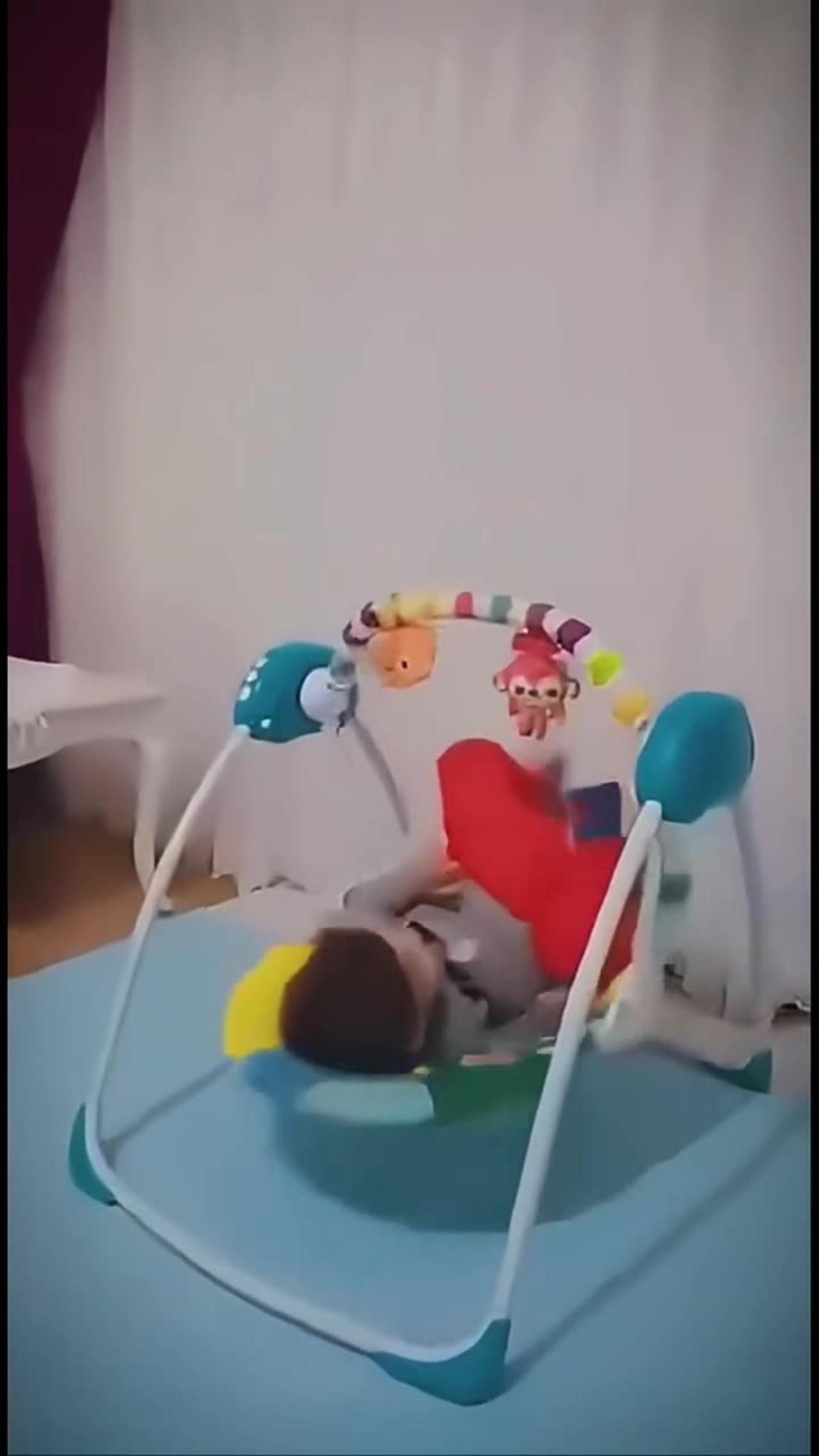 A perfect technique for babies to coax themselves to sleep