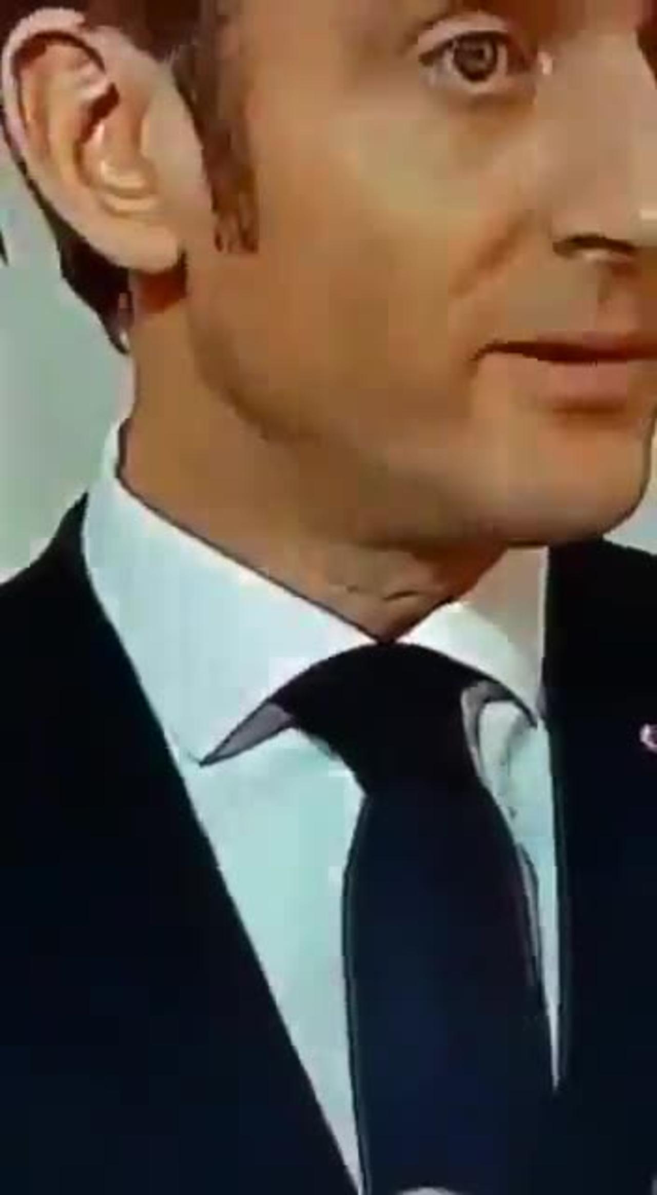 What’s happening to Emmanuel Macron’s neck?