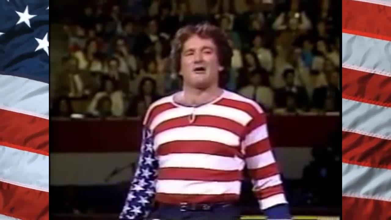 ROBIN WILLIAMS AS THE AMERICAN FLAG