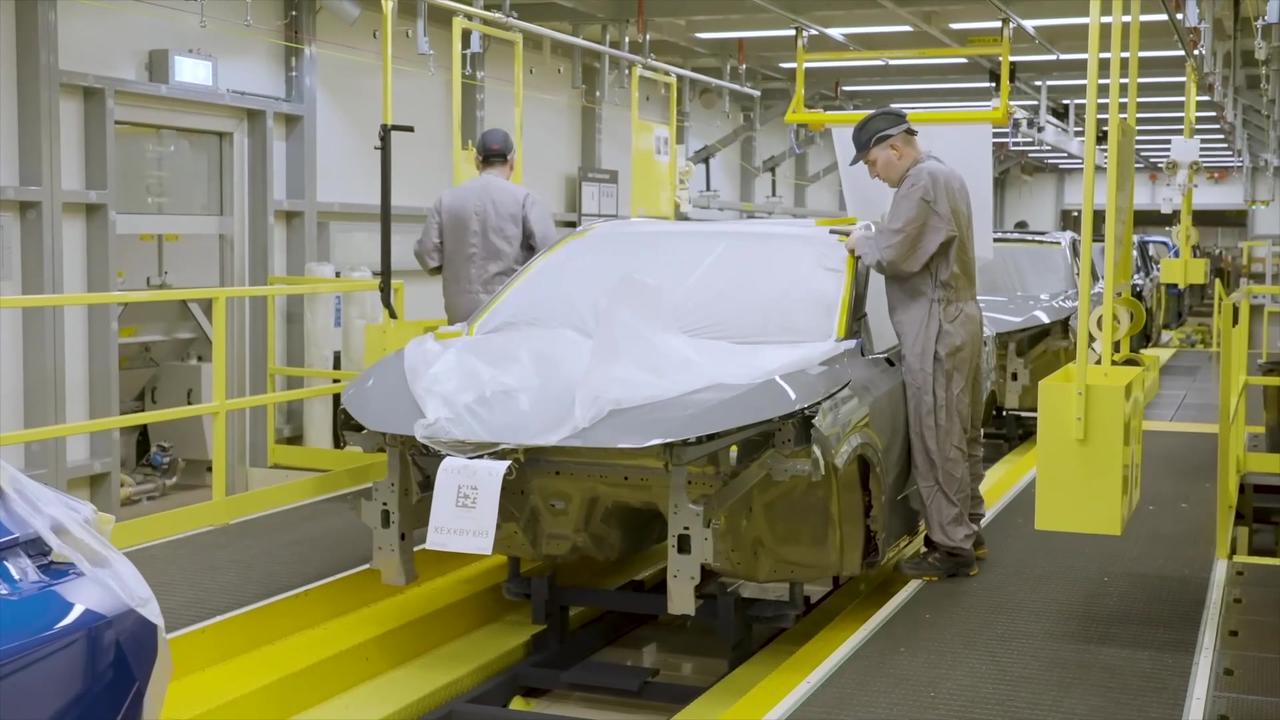 Nissan Qashqai Start of production - Paint & Battery assembly