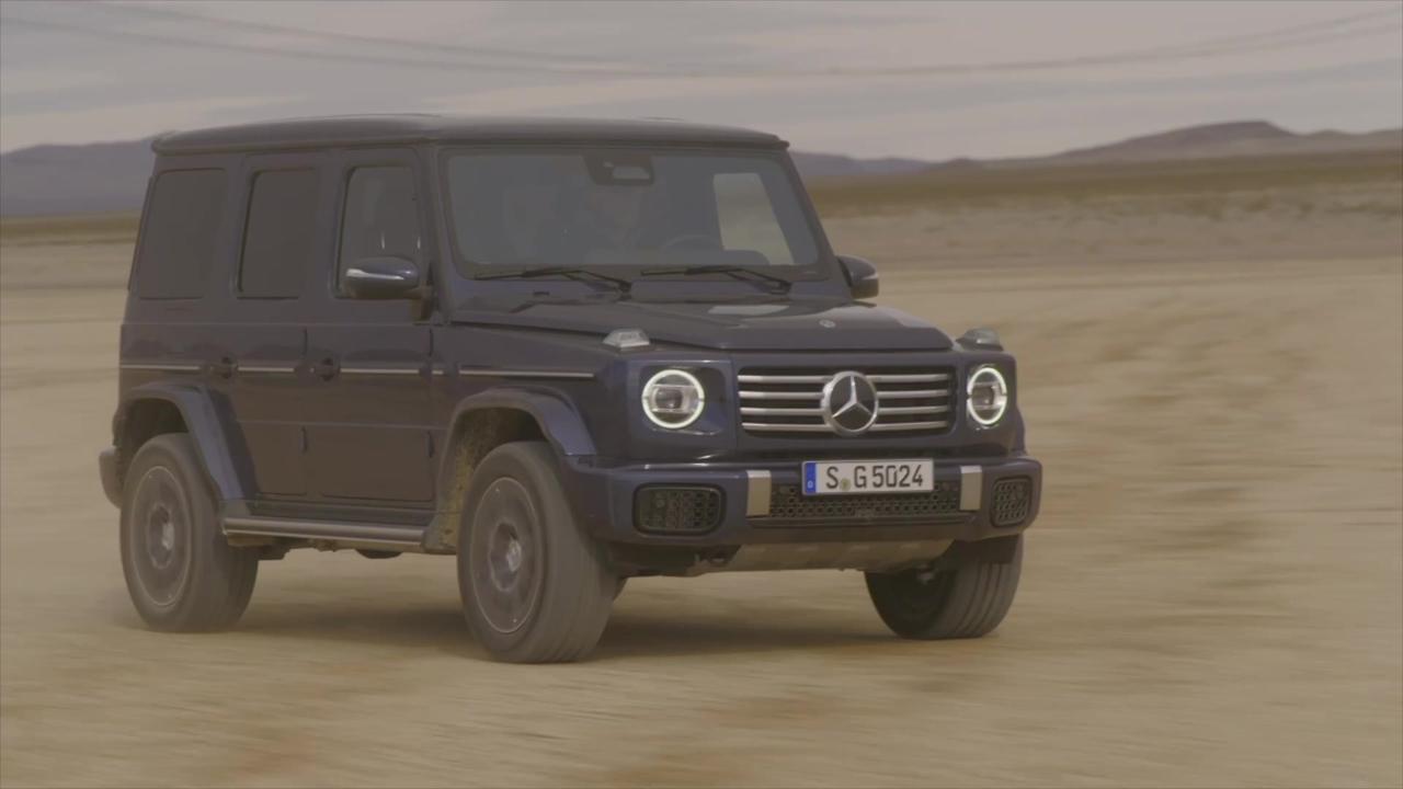New Mercedes-Benz G 550 in Twilight Blue Metallic Driving Video
