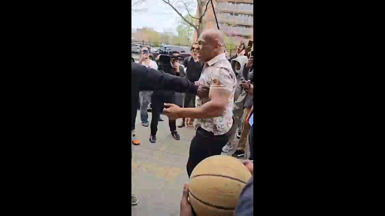 Mike Tyson Shannon Briggs Live In Brownsville - One News Page VIDEO