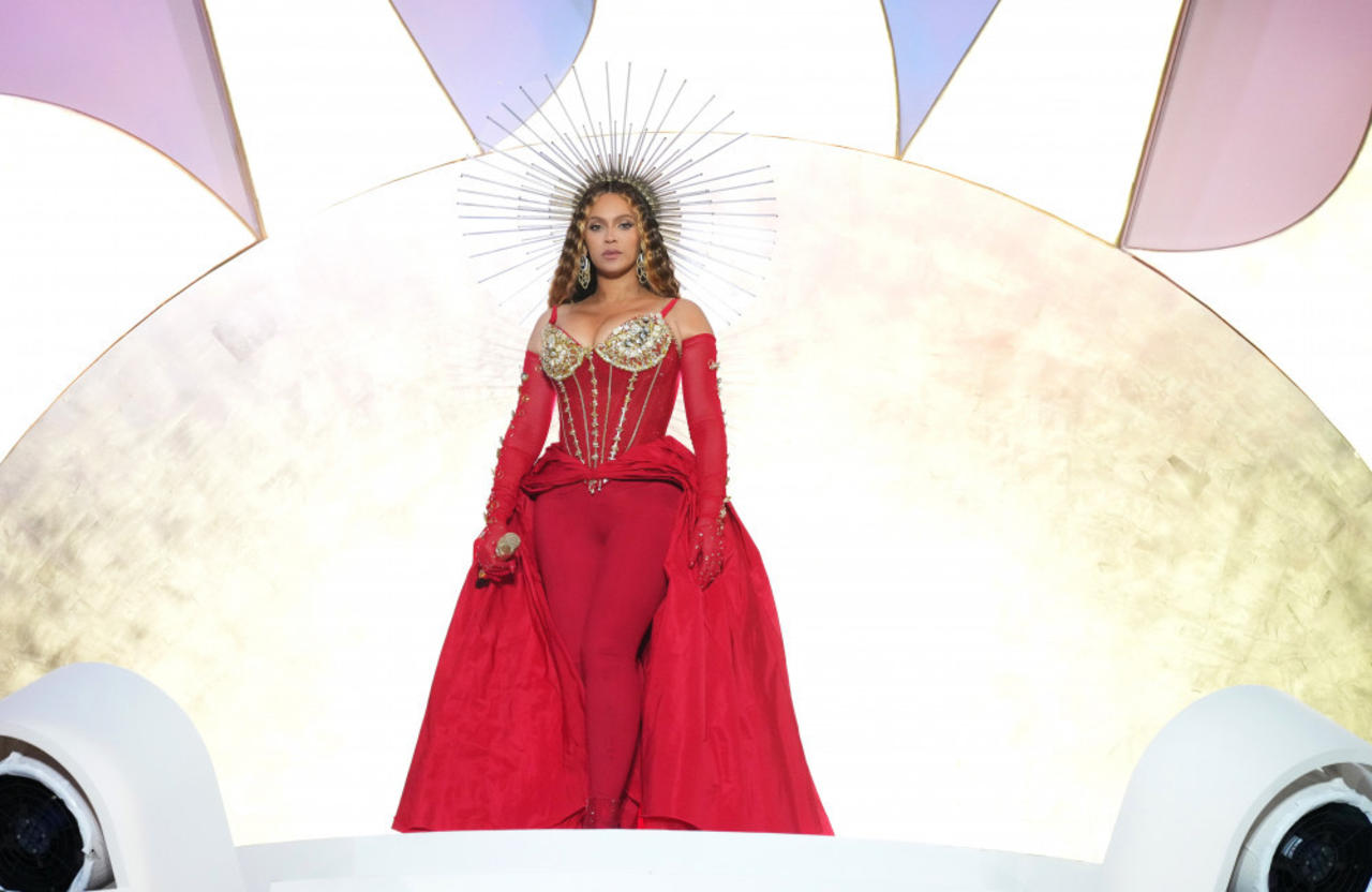 Shania Twain praises Beyonce's country music