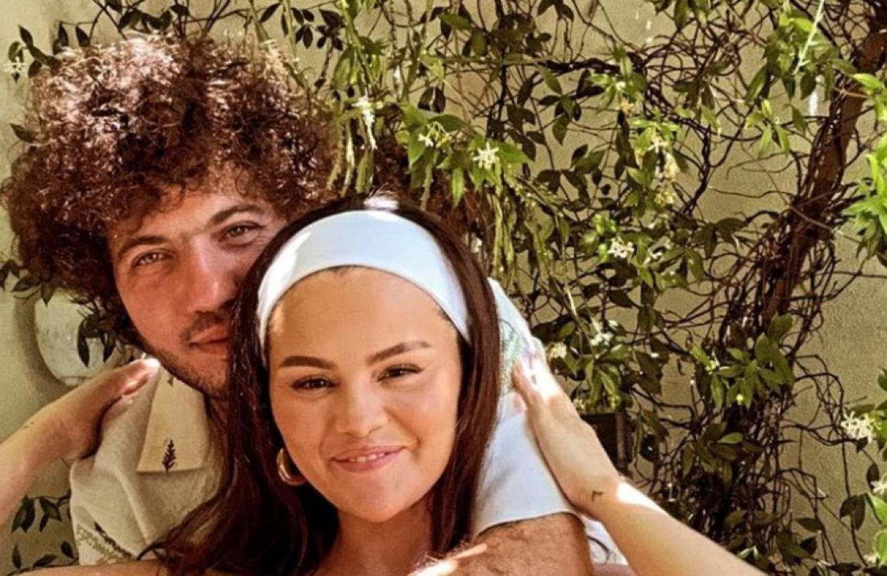 Selena Gomez and Benny Blanco have sealed their romance by cuddling up together to mark the Fourth of July celebrations