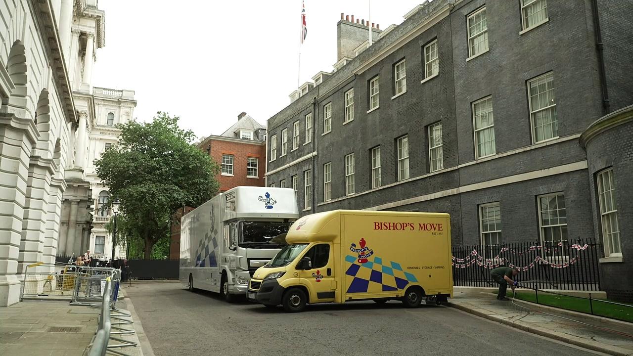 Removal vans spotted in Downing Street