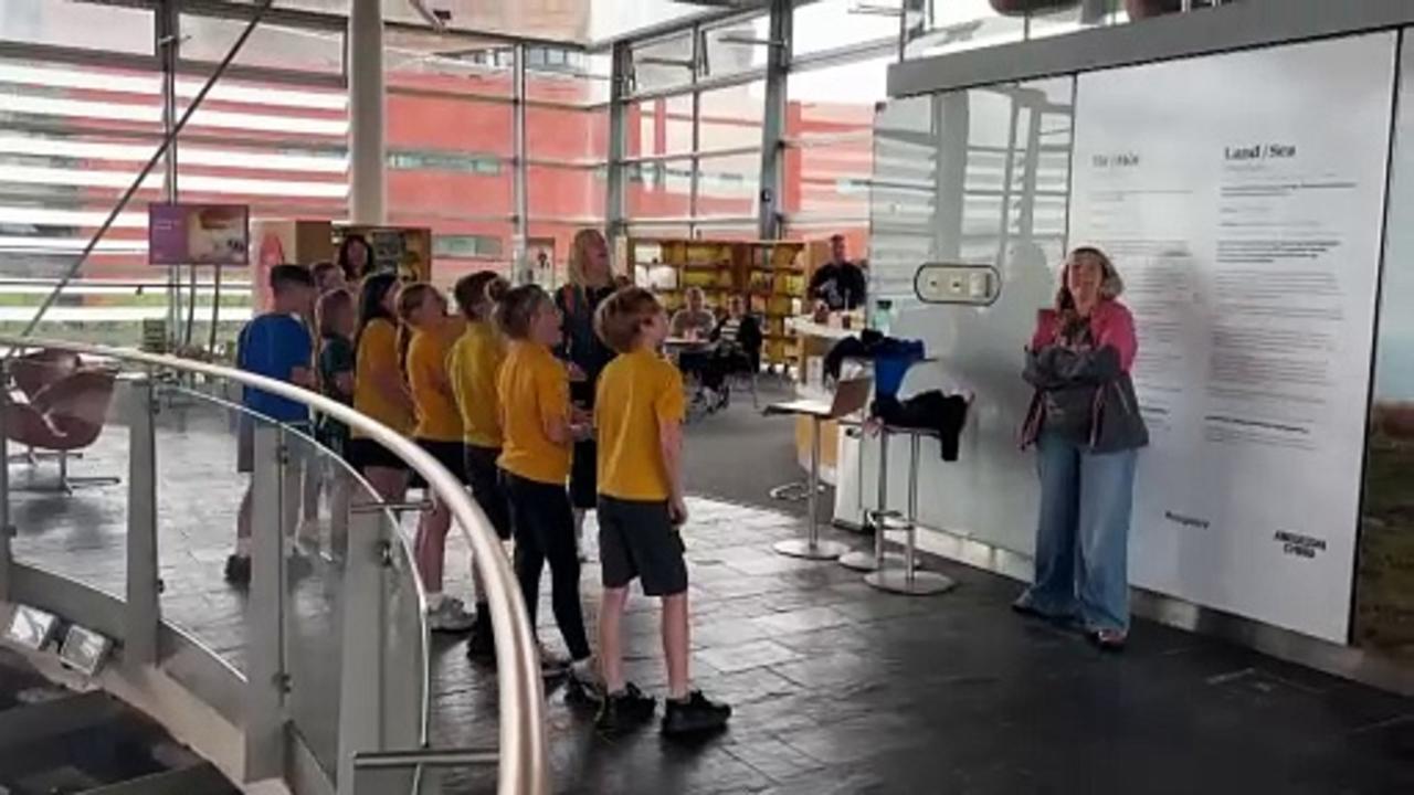 Prime Minister surprises children's choir on Senedd visit