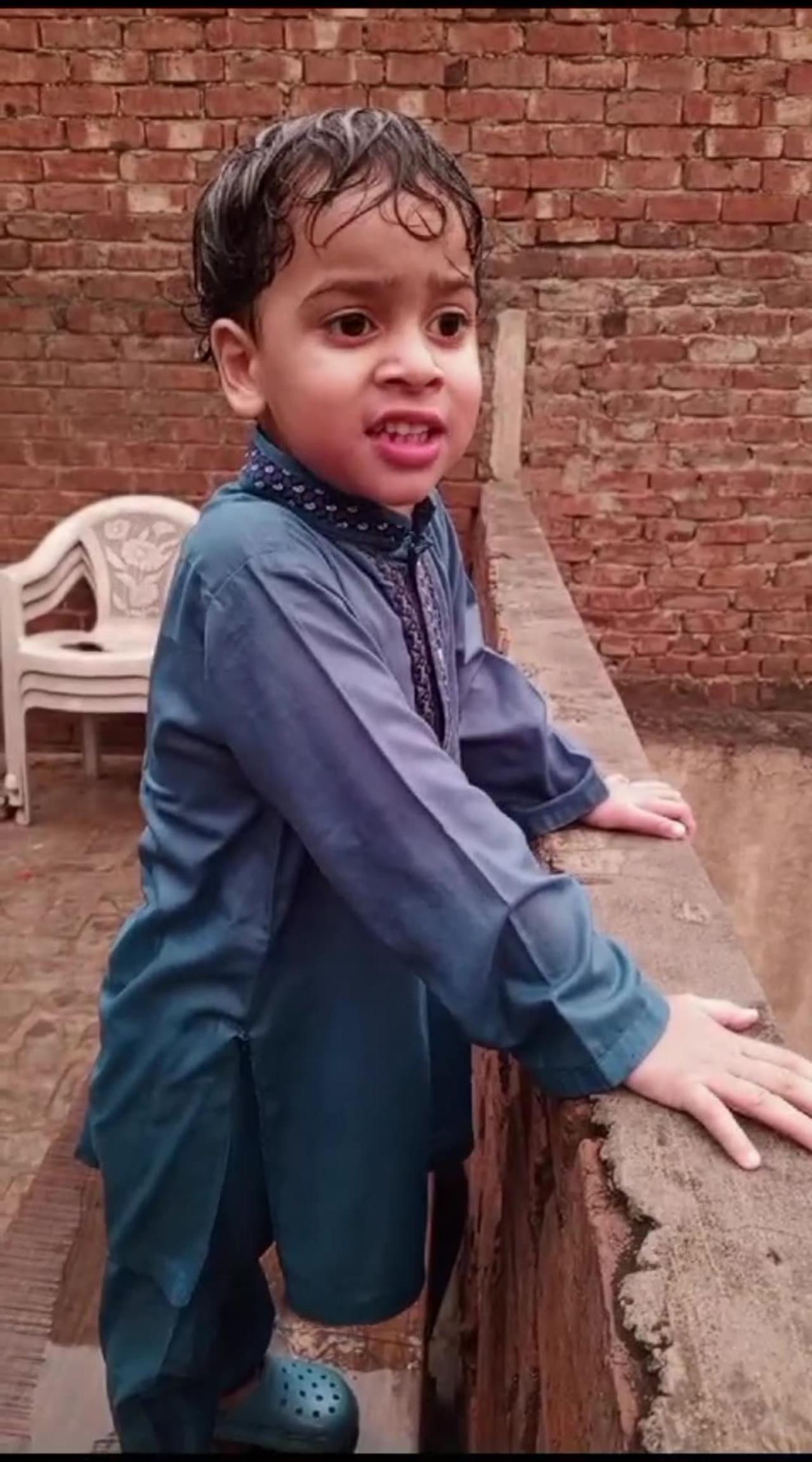 Rayyan Barish Enjoy Karty Howay.| Rayyan Ali - One News Page VIDEO