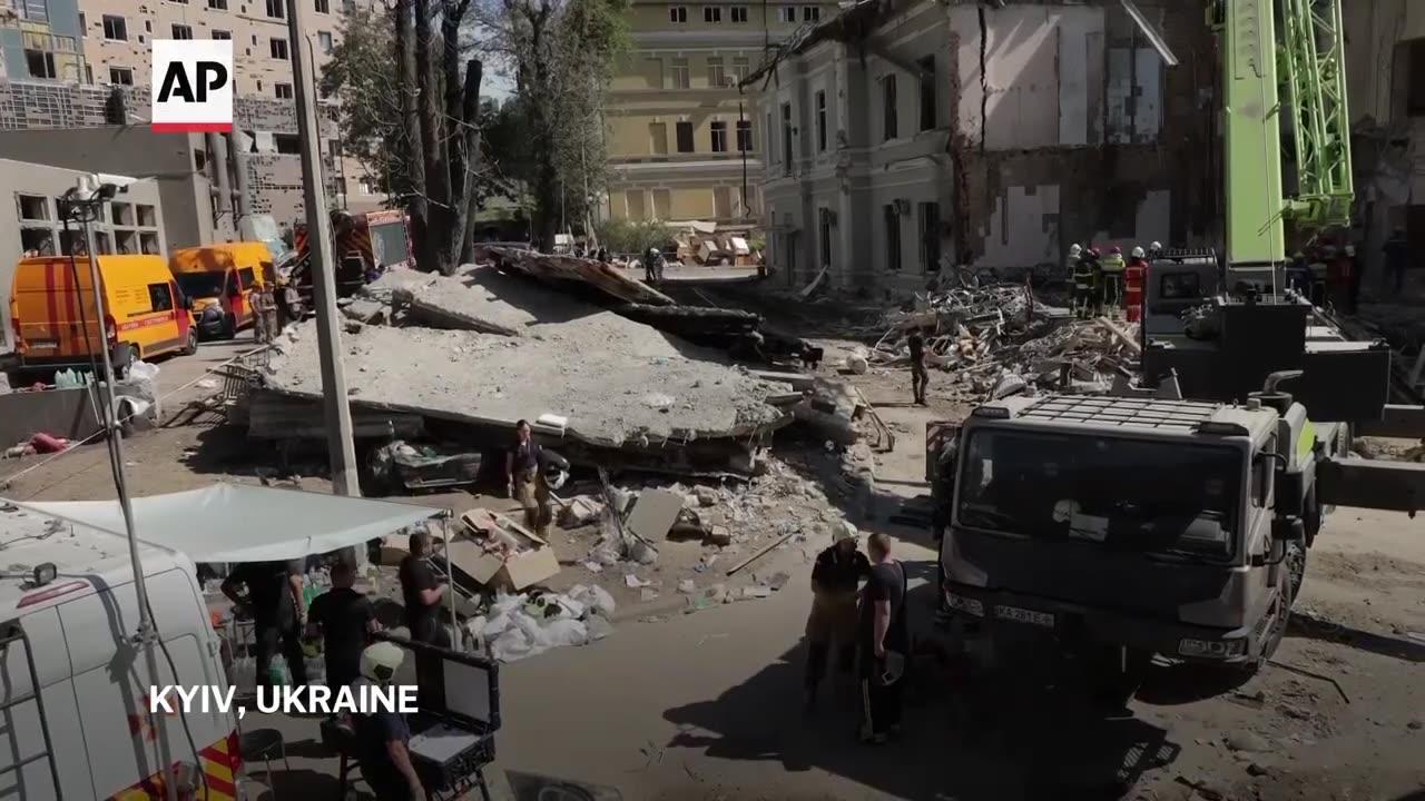 Director of Kyiv children's hospital targeted by Russian missile speaks following deadly attack.mp4