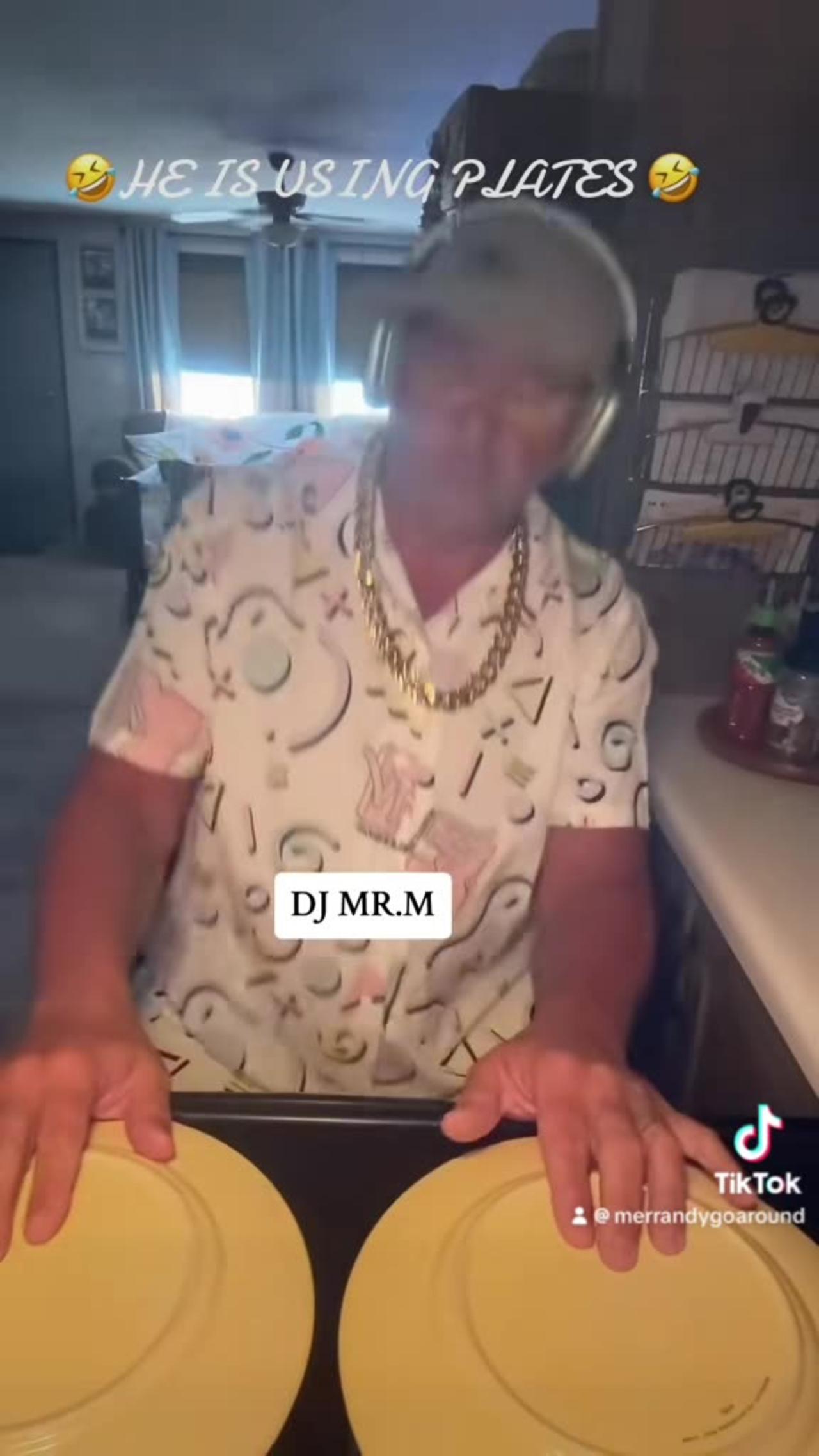 DJ MR. M WITH PLATES 🤣