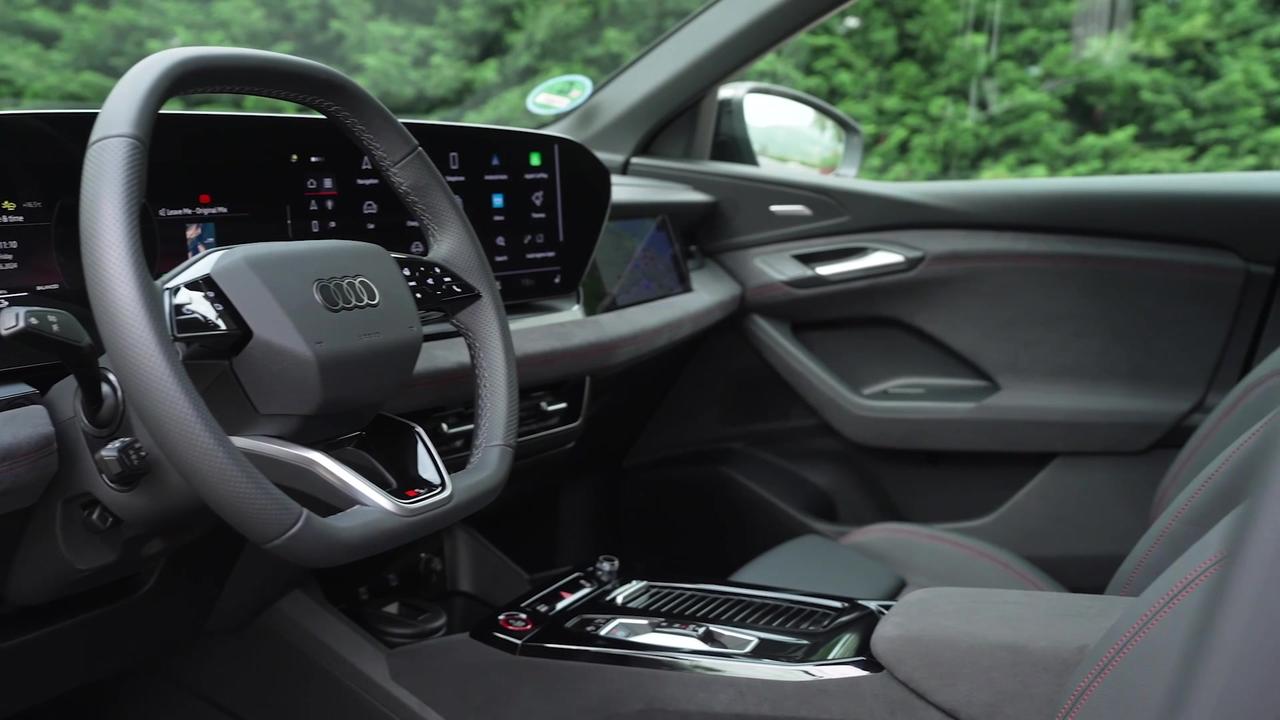 The new Audi SQ6 e-tron quattro Interior Design in Daytona grey
