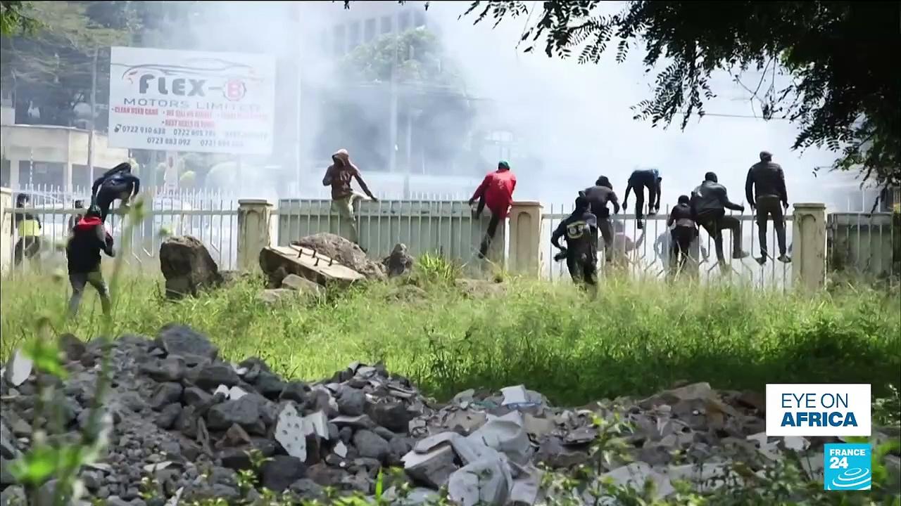 Kenya police fire tear gas to as anti-government protests drag on