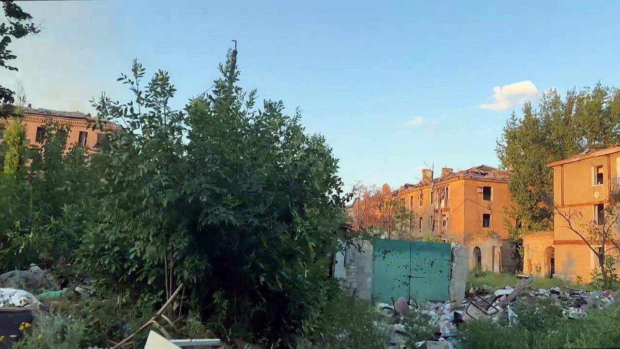 Destruction in Ukraine's Chasiv Yar as Russian bombing continues
