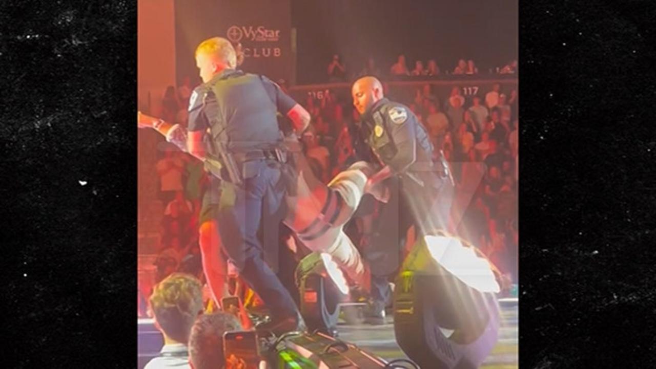 Jason Aldean Fan Taken Down By Cops, Security After Rushing Stage