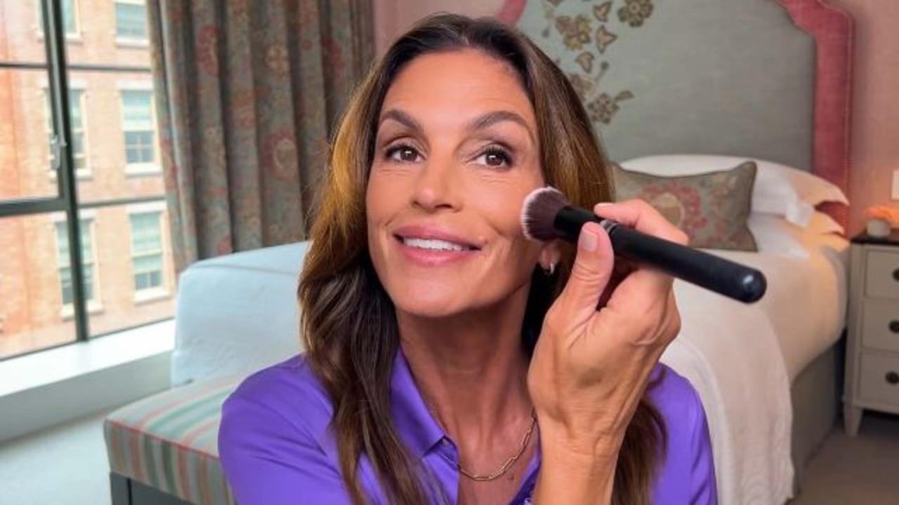 Cindy Crawford's 10-Minute Routine for the Classic '90s Supermodel Look