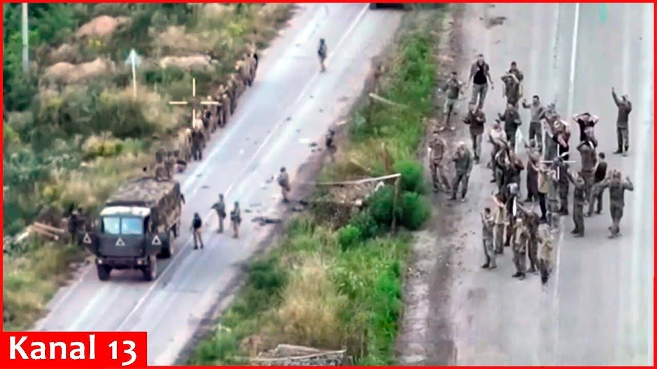 A large number of Russian servicemen raised a white flag and surrendered in Kursk - Video footage