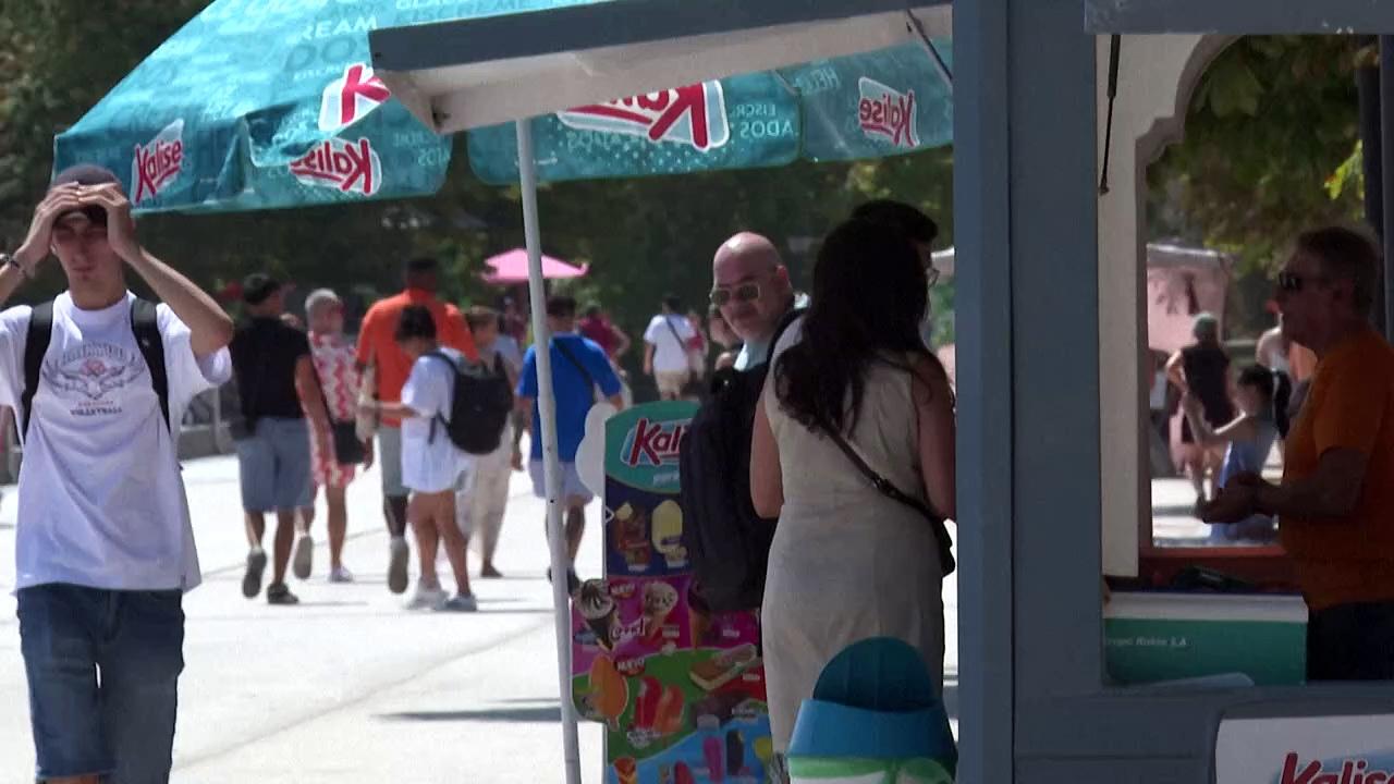 Skiing in a Madrid shopping centre when it's 34°C outside