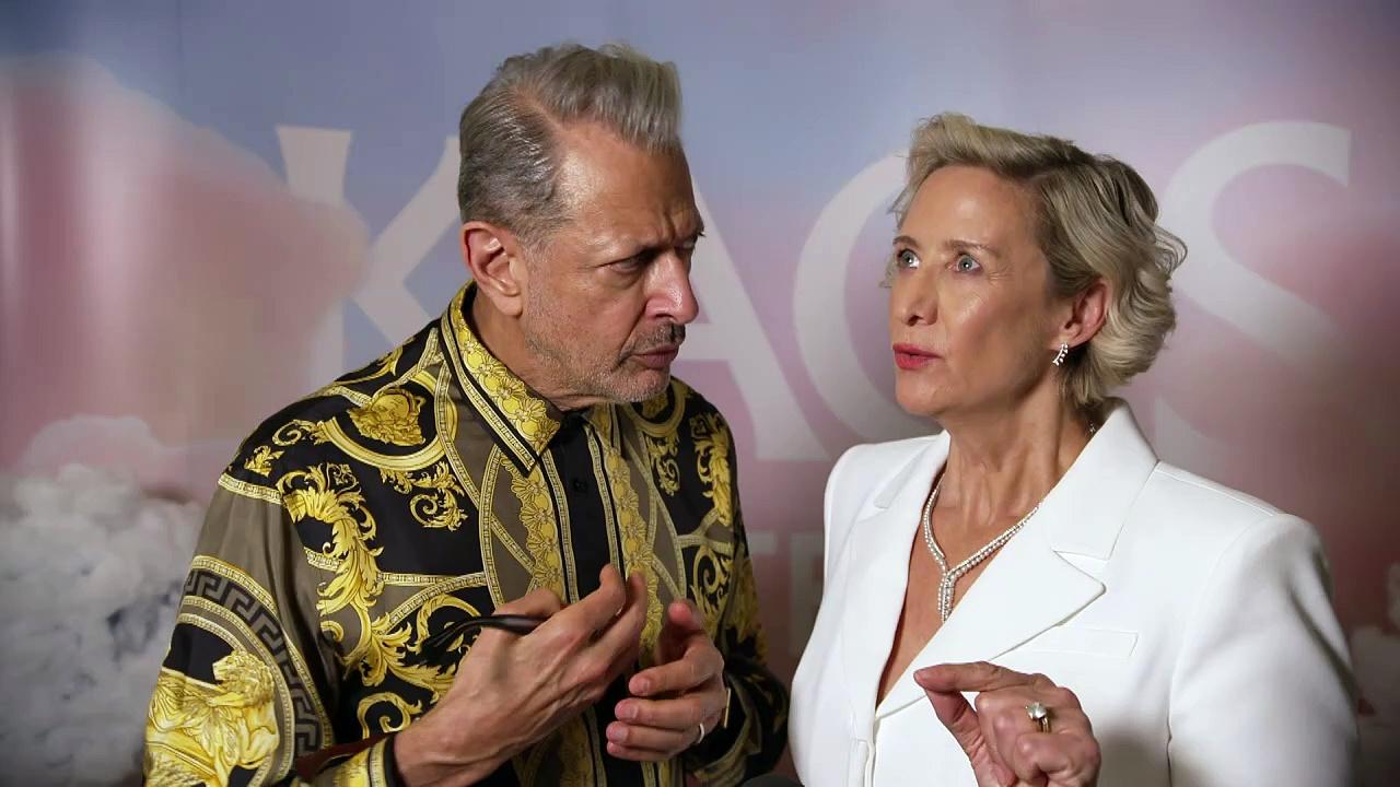 Pure KAOS: Jeff Goldblum & Janet McTeer Serenade Us!