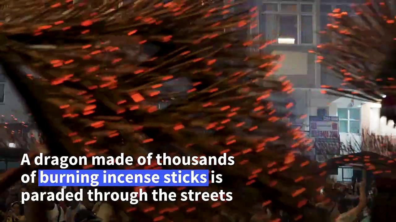 Hong Kong kicks off Mid-Autumn Festival with fire dragon dance