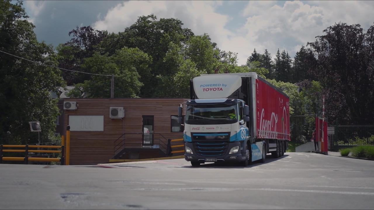 Toyota tests a new FC electric truck with Coca-Cola and Air Liquide