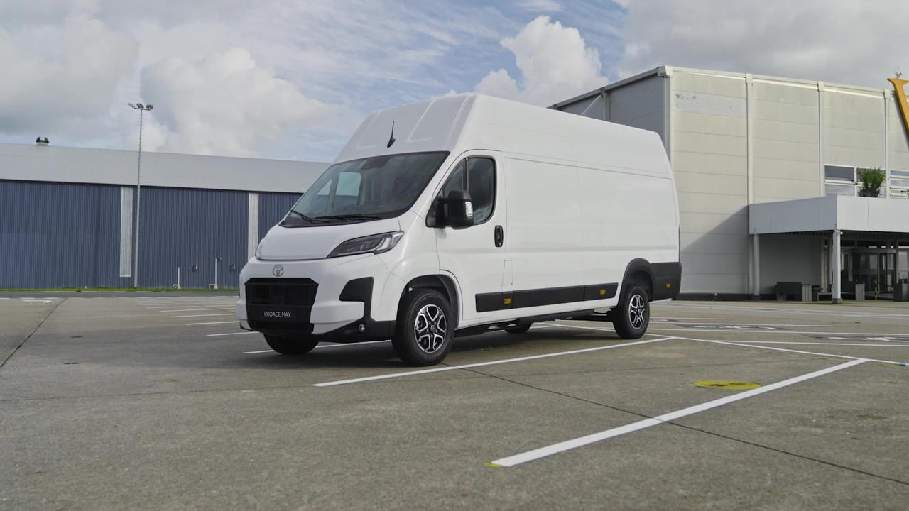 2024 Toyota Proace MAX Comfort H3L4 BEV Design Preview in White