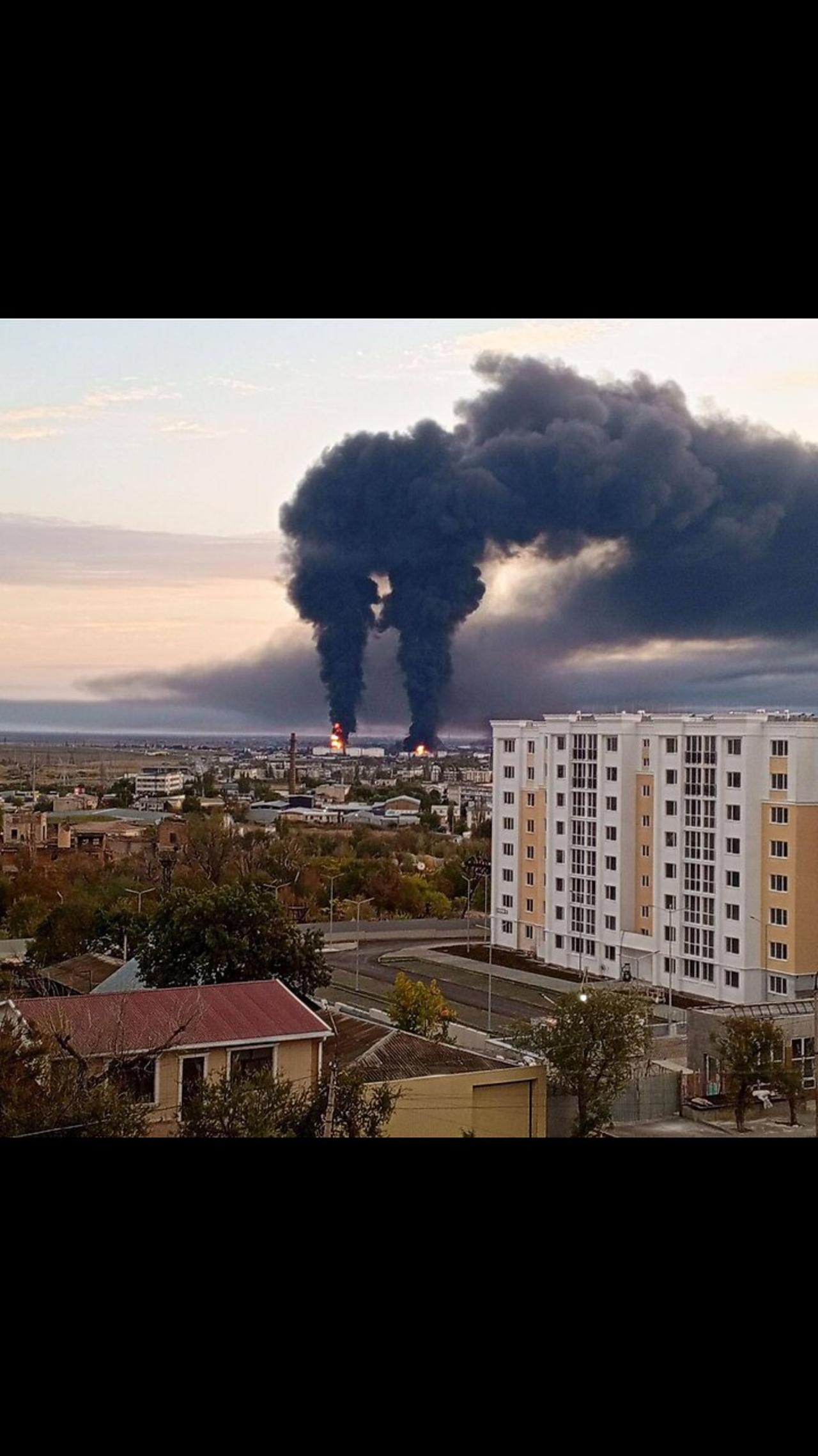 Suddenly, an oil depot near the occupied Feodosia on the Crimean peninsula e